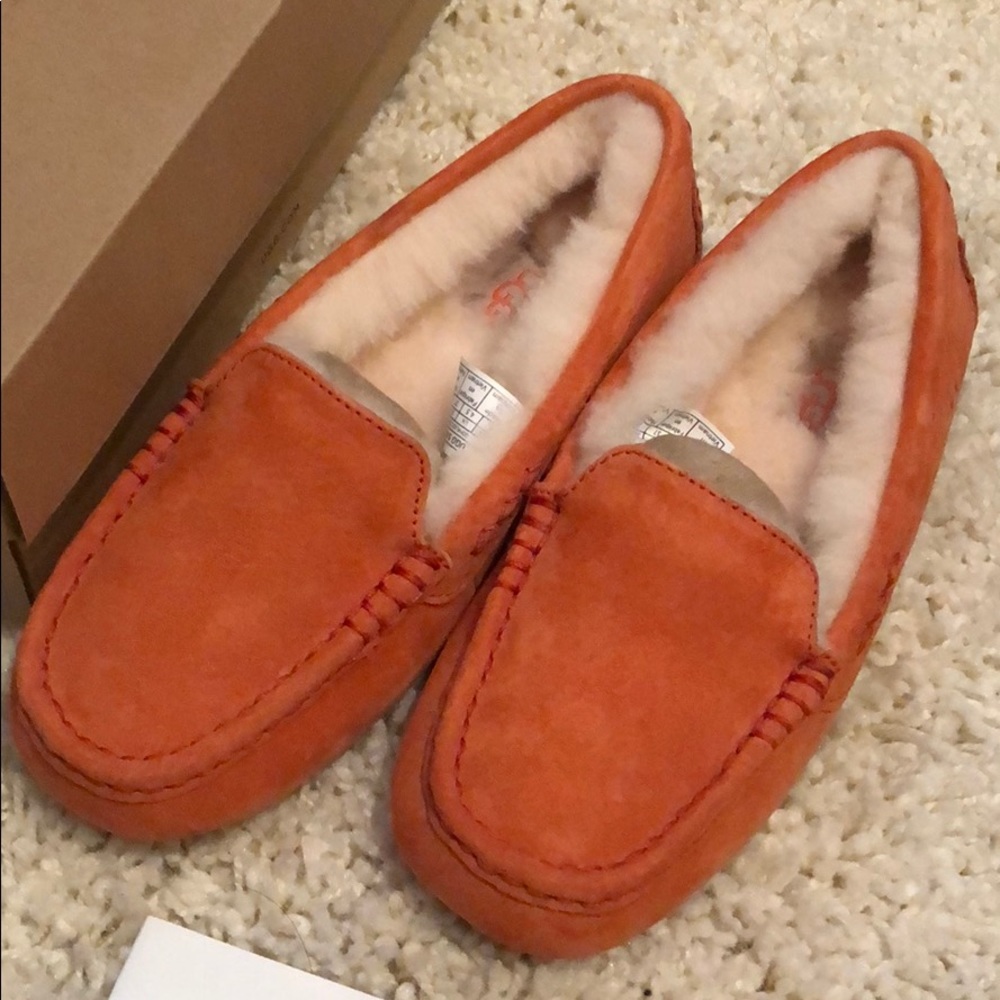 NWT Ugg flats loafer brand new with box - Picture 6 of 6